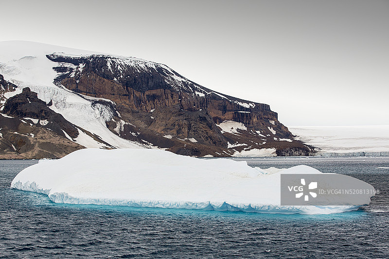 南极半岛勃朗峰：冰下喷发的平顶火山图片素材