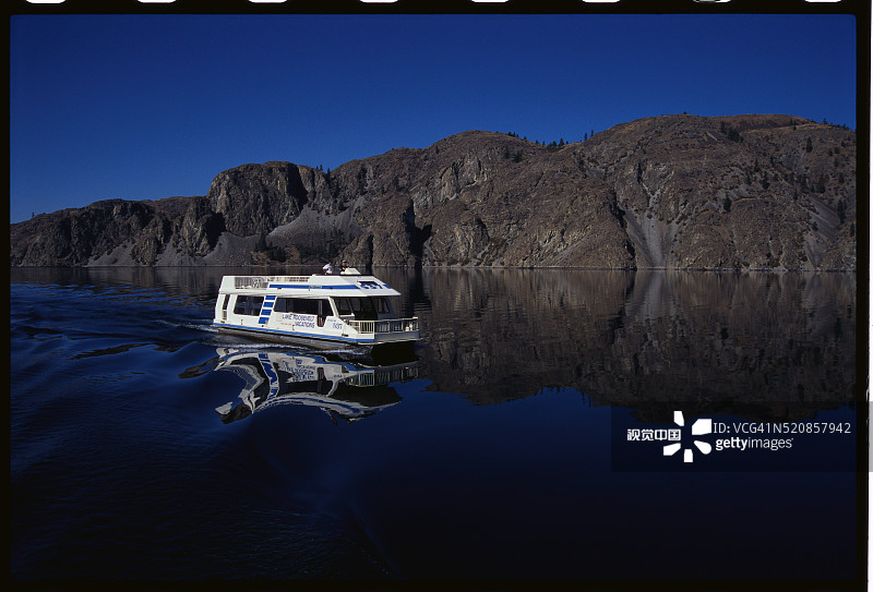 罗斯福湖上的水上房屋图片素材