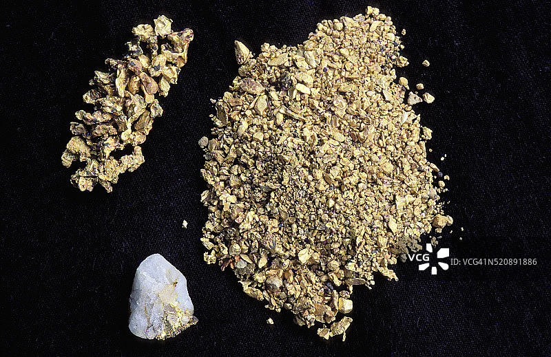 法属圭亚那亚马逊地区索尔村金块图片素材