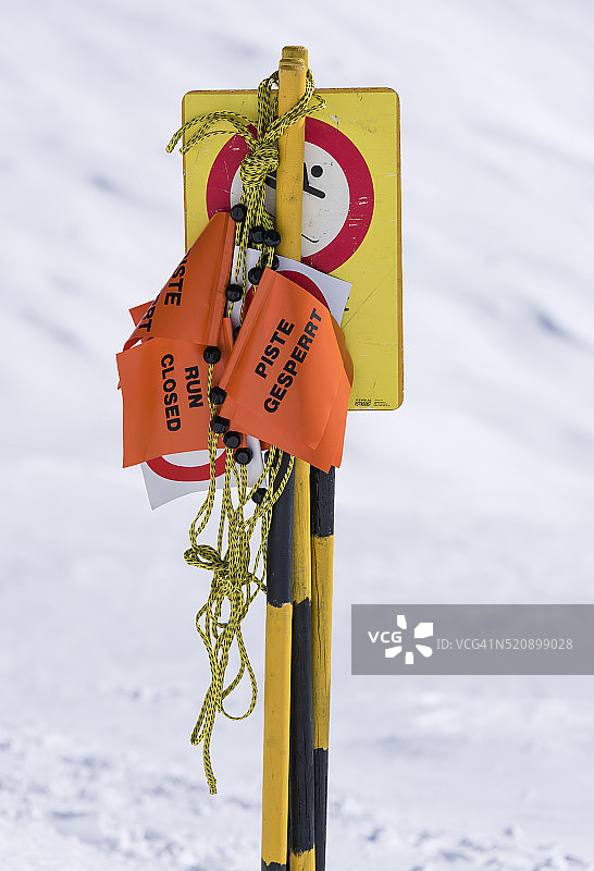 滑雪道信号标志“滑雪道已关闭”图片素材