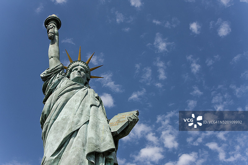 法国巴黎的自由女神像图片素材