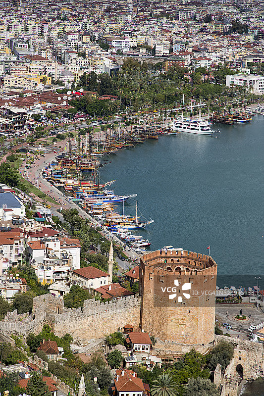 阿拉尼亚码头的克孜勒库勒红塔图片素材