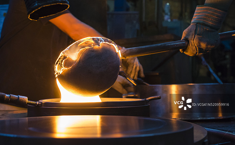 传统玻璃制造/玻璃吹制图片素材