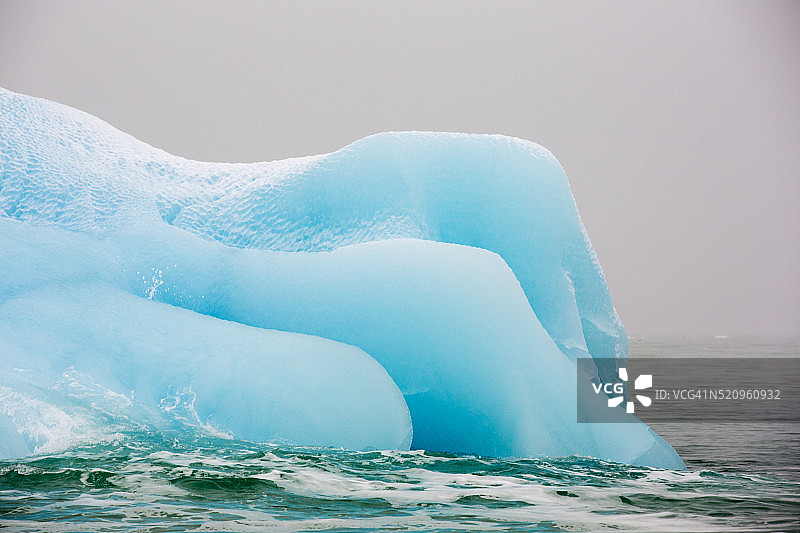 斯瓦尔巴群岛北部冰川的冰山图片素材
