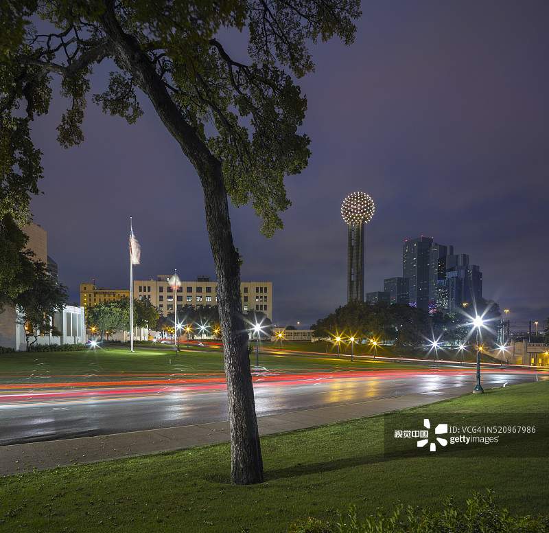 从迪利广场草丘看榆树街图片素材