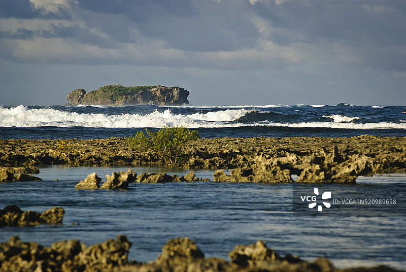 多岩石的海岸线图片素材