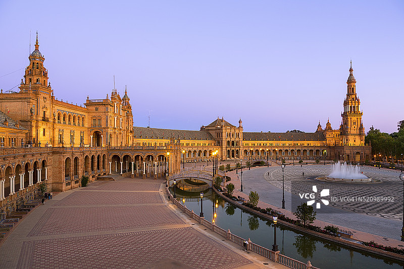 塞维利亚西班牙广场的黄昏图片素材