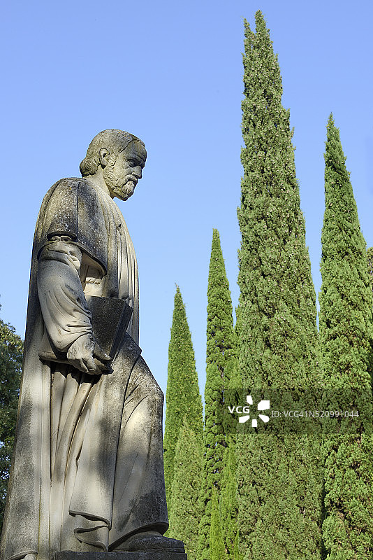 法国蒙彼利埃植物园创始人雕像图片素材