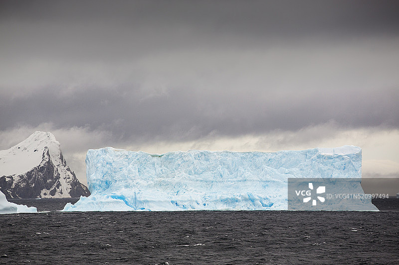 南奥克尼群岛附近的冰山，靠近南极半岛图片素材