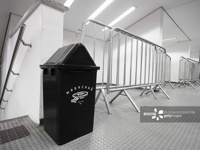 马拉卡纳体育场的垃圾箱图片素材