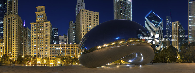 密歇根湖上的芝加哥天际线图片素材