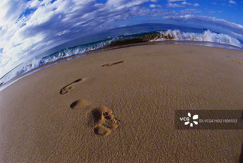沙滩上的脚印图片素材