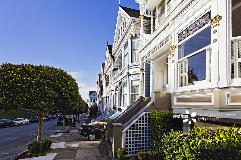 旧金山阿拉莫广场的维多利亚式房屋图片素材