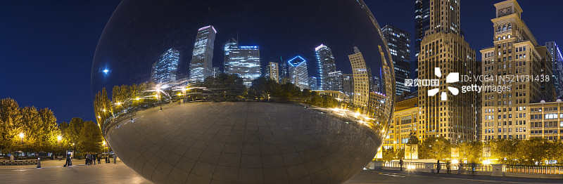 密歇根湖上的芝加哥天际线图片素材