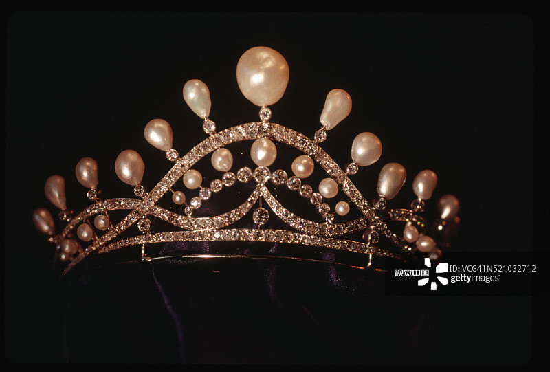 约瑟芬的珍珠钻石王冠图片素材