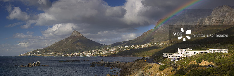 狮头与彩虹海岸图片素材