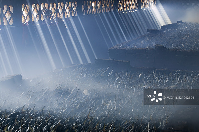 烟熏房里的鱼图片素材