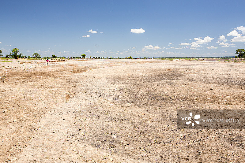 马拉维希雷河谷的洪水残骸图片素材