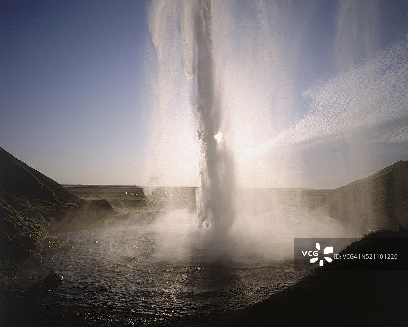 阳光下的塞里雅兰瀑布图片素材