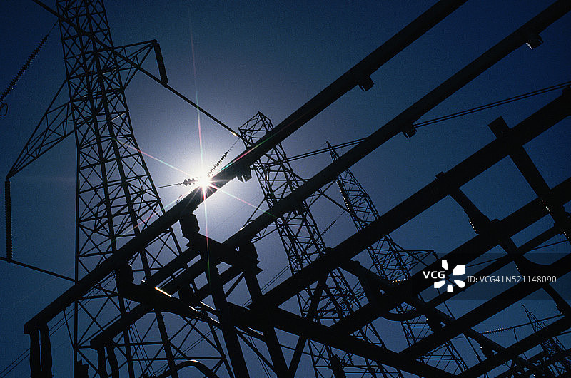 发电厂的高压电力线路图片素材