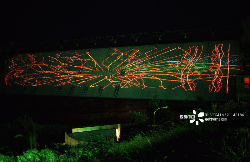 夜间大古力水坝激光表演图片素材