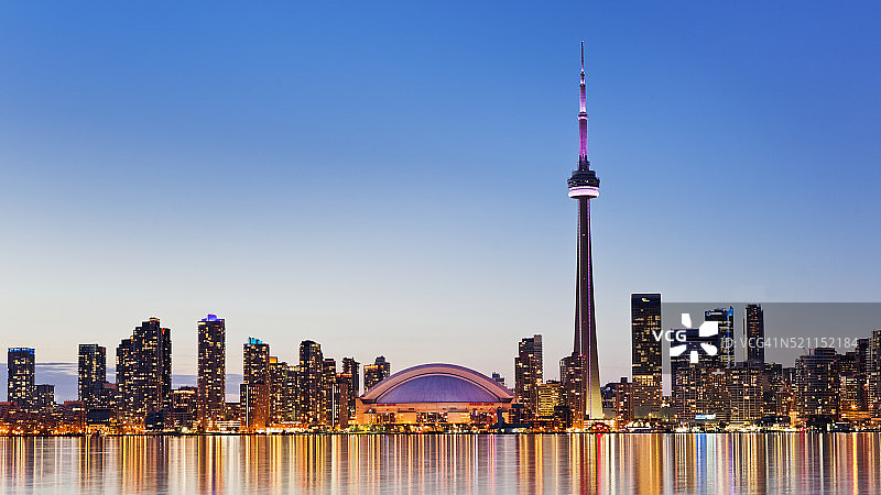 多伦多天际线和安大略湖（黄昏）图片素材