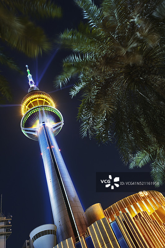 夜晚的解放塔图片素材