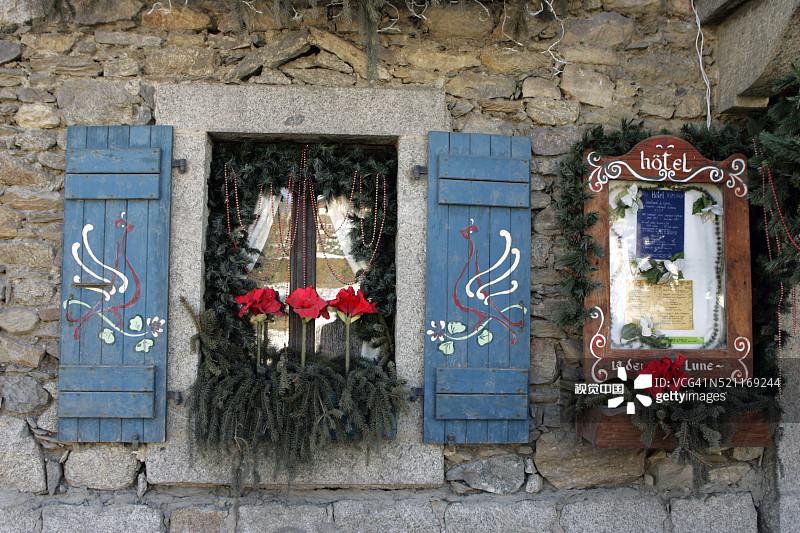 La Demi Lune酒店的旧式百叶窗图片素材