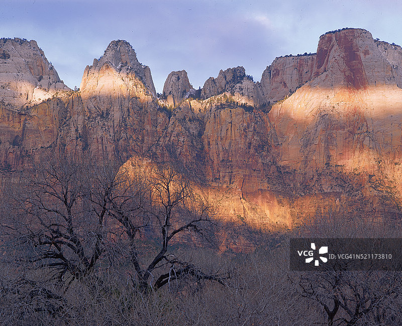 圣母塔楼图片素材