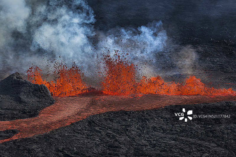 冰岛巴达本加火山附近的Holuhraun裂缝火山喷发图片素材