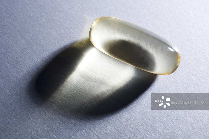 Omega-3必需脂肪酸鱼油胶囊图片素材