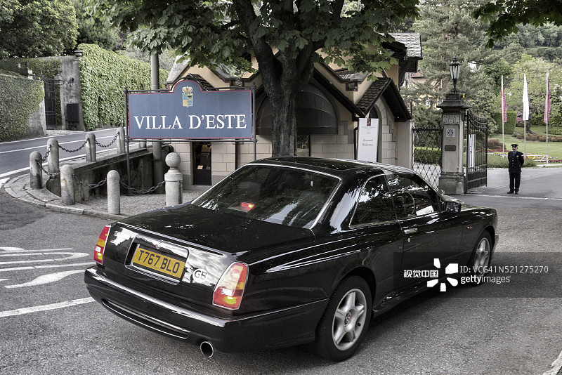 1999年宾利欧陆驶入意大利科莫湖埃斯特庄园图片素材