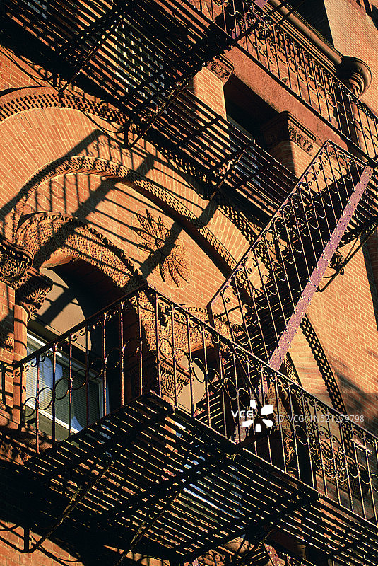 排屋上的消防逃生出口图片素材