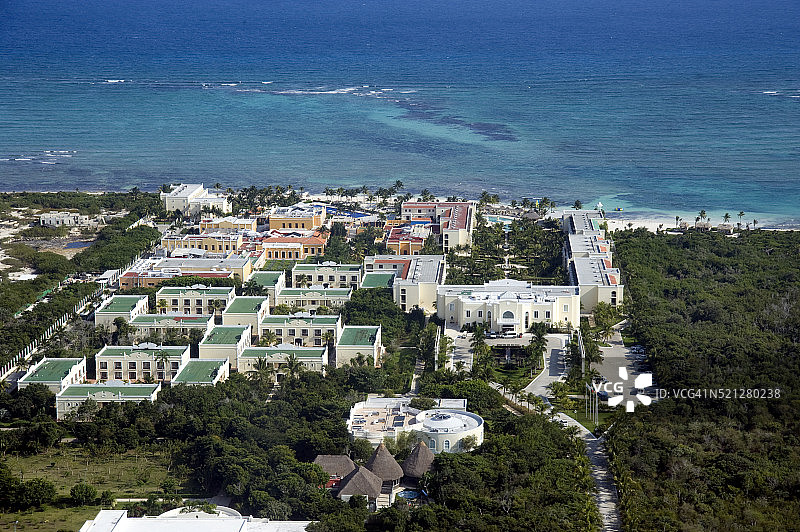 海滨度假胜地鸟瞰图片素材