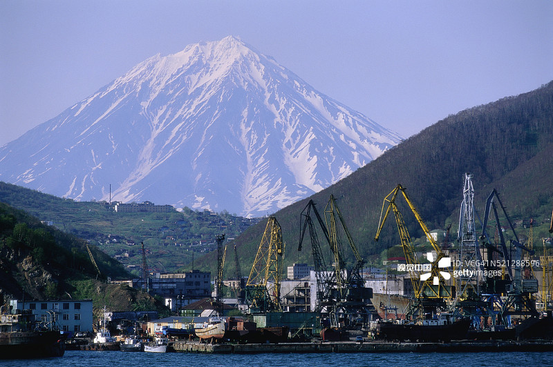 堪察加半岛上的科里亚克火山图片素材