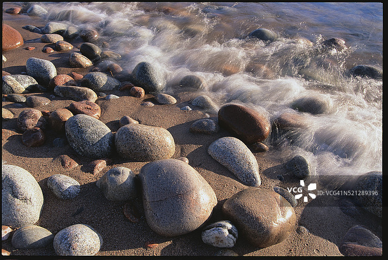 戈尔甘蒂厄港湾的岩石图片素材