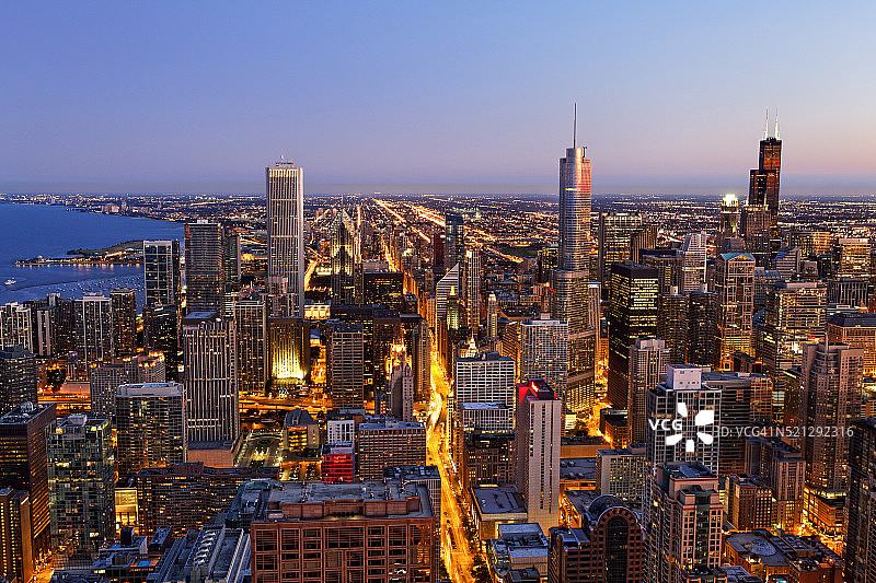 从芝加哥约翰·汉考克大厦观景台看到的市中心景色图片素材