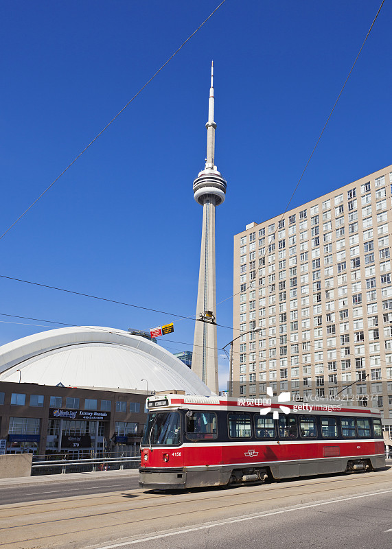 多伦多加拿大国家电视塔和公寓图片素材