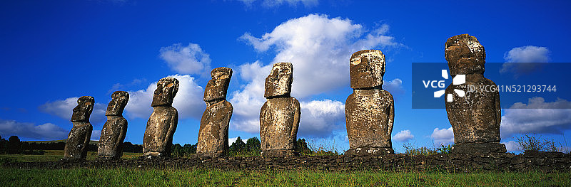 复活节岛上的摩艾石像图片素材