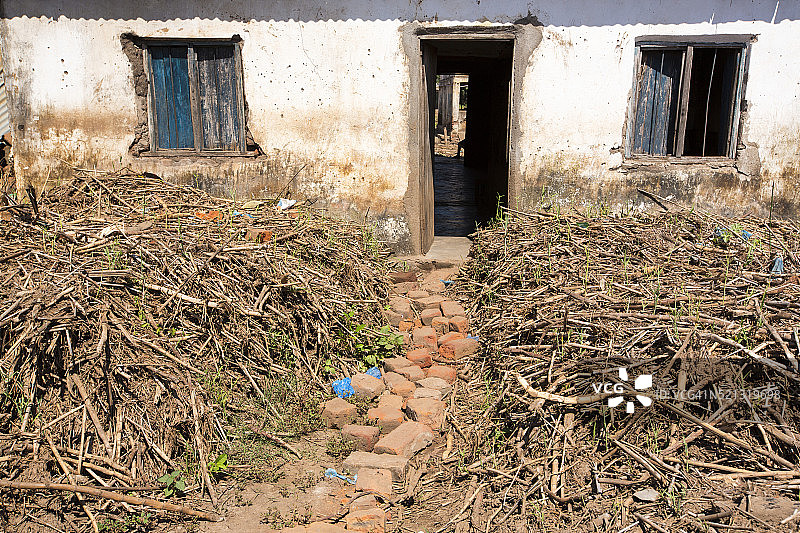 马拉维马康加的洪水受损房屋图片素材