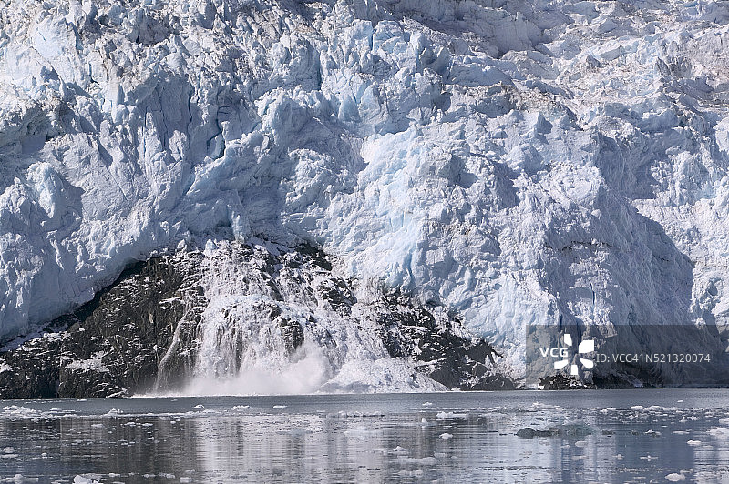 艾亚利克冰川冰崩图片素材