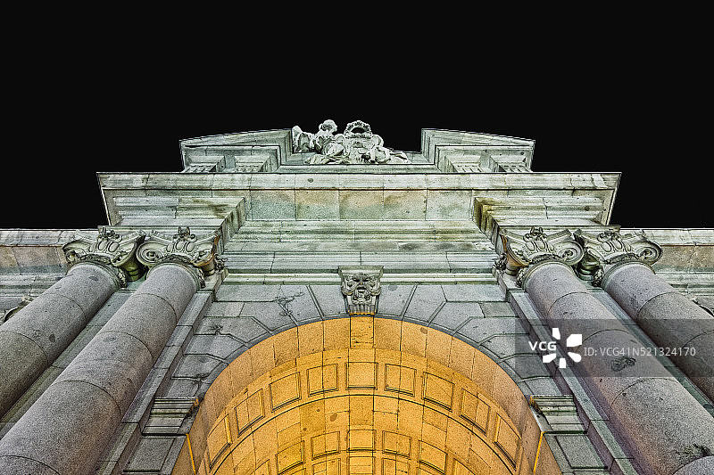 夜幕下的阿尔卡拉门图片素材