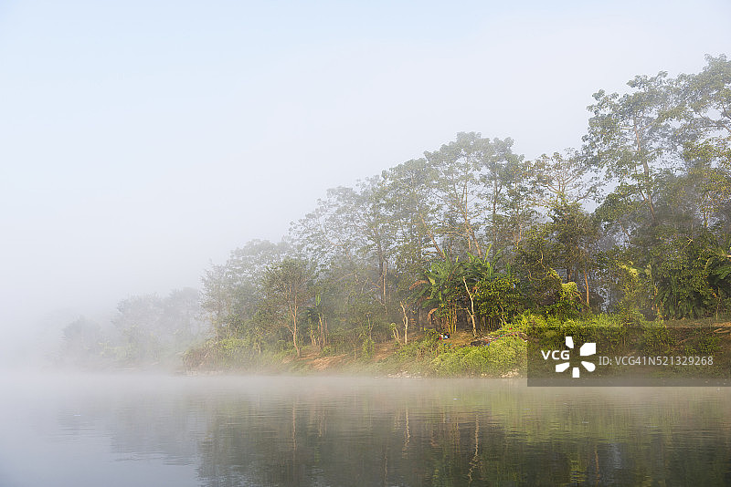尼泊尔奇特旺国家公园的纳拉亚尼河图片素材
