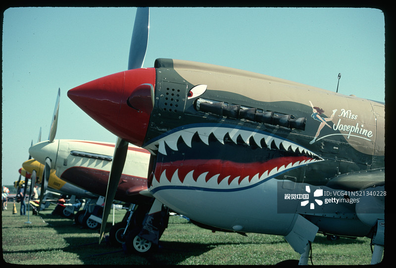 军用飞机机头上画的鲨鱼脸图片素材
