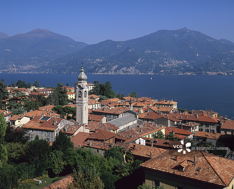 梅纳焦科莫湖上的屋顶图片素材