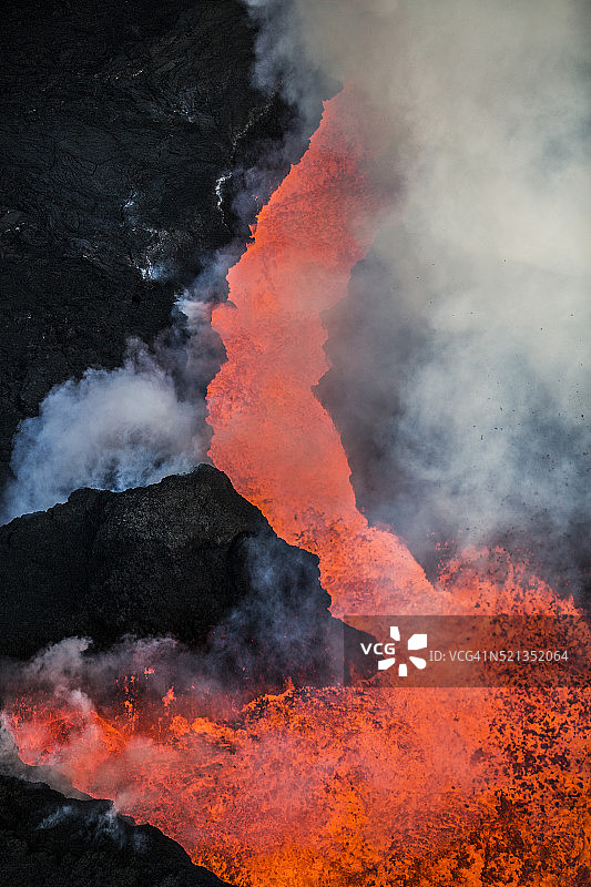 冰岛巴达本加火山附近的霍卢赫劳恩裂缝火山爆发图片素材