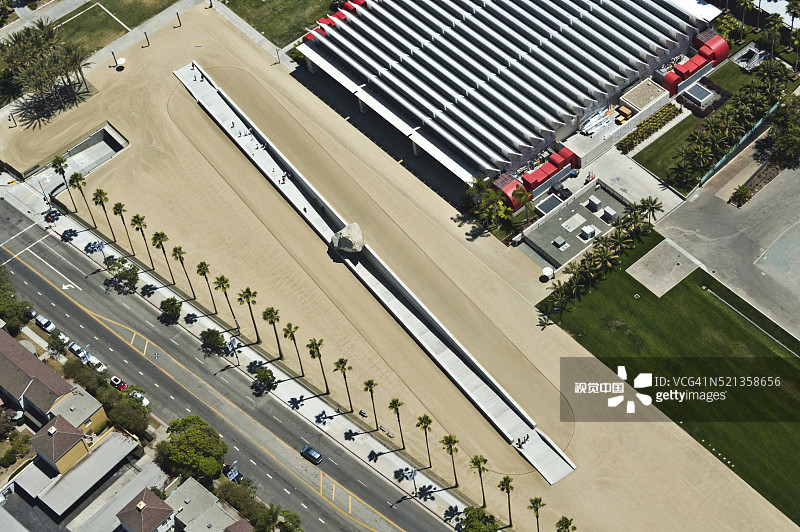 悬浮的岩石图片素材