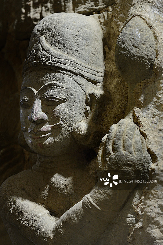 缅甸若开邦妙乌都康坦佛塔的朝臣莲花供奉图图片素材