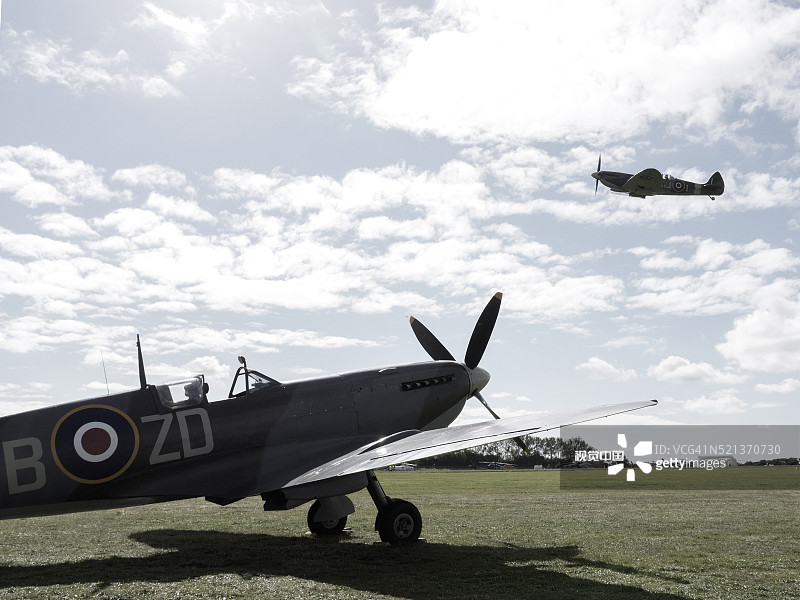 古德伍德复兴节上展出的喷火式二战战斗机图片素材
