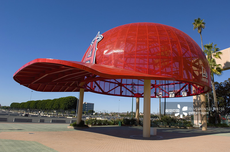加州安纳海姆天使体育场外的巨型棒球头盔图片素材